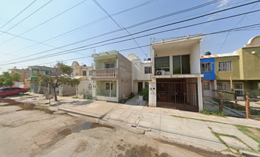 Casa en Calz del Pedregal, Fraccionamiento El Pedregal, Torreón, Coah. ¡No créditos!