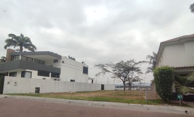 Terreno en la Urb. Vista al rio listo para la venta. ✅