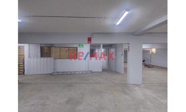 Local Comercial Almacén en Venta - 750 m² en Pleno Cercado de Lima