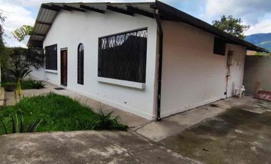 Casa de una sola planta en renta! sector Caranqui