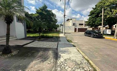 RENTO CASA POR AV BONAMPAK