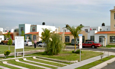 CASA EN VENTA EN VILLA FONTANA SANTA CERUZ DL VALLE JALISCO!!!