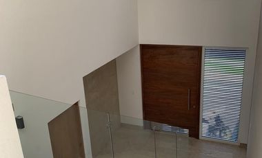 CASA EN VENTA EN CLUB DE GOLF LA LOMA CON ROOF GARDEN Y JACUZZI