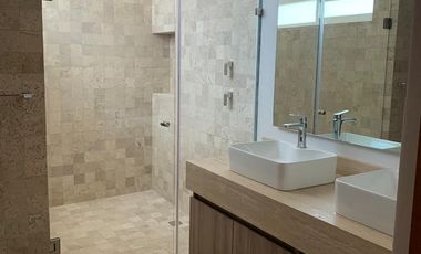 CASA EN VENTA EN CLUB DE GOLF LA LOMA CON ROOF GARDEN Y JACUZZI