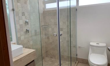 CASA EN VENTA EN CLUB DE GOLF LA LOMA CON ROOF GARDEN Y JACUZZI