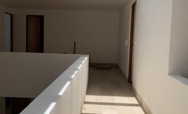 CASA EN VENTA EN CLUB DE GOLF LA LOMA CON ROOF GARDEN Y JACUZZI