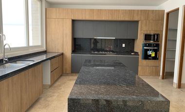 CASA EN VENTA EN CLUB DE GOLF LA LOMA CON ROOF GARDEN Y JACUZZI