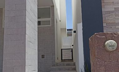 CASA EN VENTA EN CLUB DE GOLF LA LOMA CON ROOF GARDEN Y JACUZZI