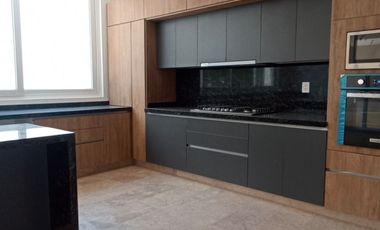 CASA EN VENTA EN CLUB DE GOLF LA LOMA CON ROOF GARDEN Y JACUZZI