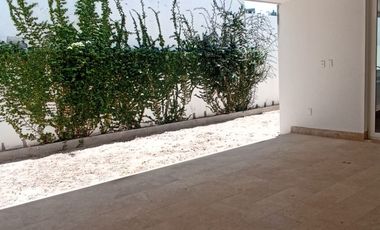 CASA EN VENTA EN CLUB DE GOLF LA LOMA CON ROOF GARDEN Y JACUZZI