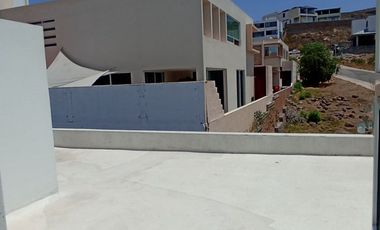 CASA EN VENTA EN CLUB DE GOLF LA LOMA CON ROOF GARDEN Y JACUZZI