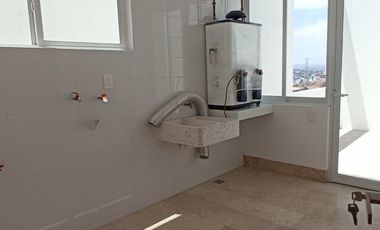 CASA EN VENTA EN CLUB DE GOLF LA LOMA CON ROOF GARDEN Y JACUZZI