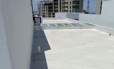 CASA EN VENTA EN CLUB DE GOLF LA LOMA CON ROOF GARDEN Y JACUZZI