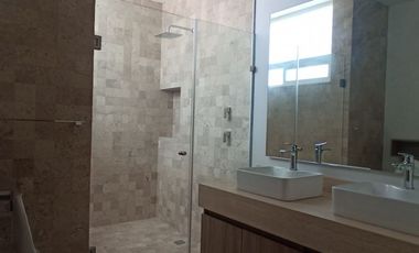 CASA EN VENTA EN CLUB DE GOLF LA LOMA CON ROOF GARDEN Y JACUZZI