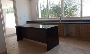 CASA EN VENTA EN CLUB DE GOLF LA LOMA CON ROOF GARDEN Y JACUZZI