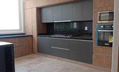 CASA EN VENTA EN CLUB DE GOLF LA LOMA CON ROOF GARDEN Y JACUZZI