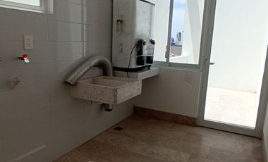 CASA EN VENTA EN CLUB DE GOLF LA LOMA CON ROOF GARDEN Y JACUZZI