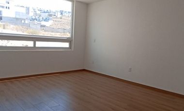 CASA EN VENTA EN CLUB DE GOLF LA LOMA CON ROOF GARDEN Y JACUZZI