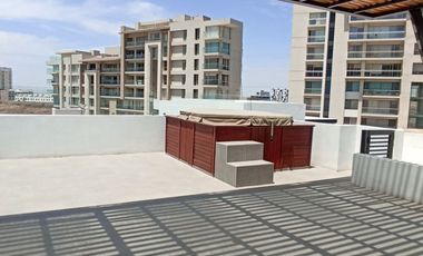 CASA EN VENTA EN CLUB DE GOLF LA LOMA CON ROOF GARDEN Y JACUZZI