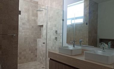 CASA EN VENTA EN CLUB DE GOLF LA LOMA CON ROOF GARDEN Y JACUZZI