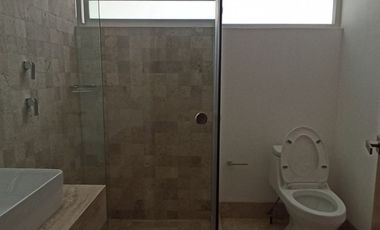 CASA EN VENTA EN CLUB DE GOLF LA LOMA CON ROOF GARDEN Y JACUZZI