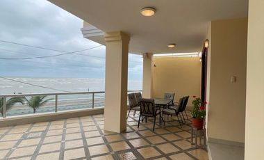 Casa grande frente al mar en Bahía  de Caráquez