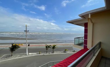Casa grande frente al mar en Bahía  de Caráquez