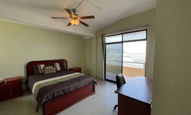Casa grande frente al mar en Bahía  de Caráquez
