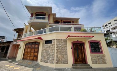 Casa grande frente al mar en Bahía  de Caráquez