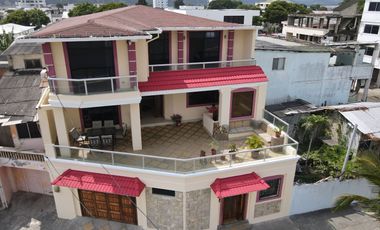 Casa grande frente al mar en Bahía  de Caráquez
