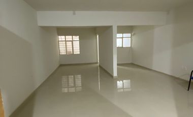 Se renta Local comercial en Vicente Sta. María casi esquina con Antonio Alzate.