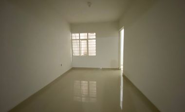 Se renta Local comercial en Vicente Sta. María casi esquina con Antonio Alzate.