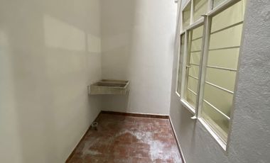 Se renta Local comercial en Vicente Sta. María casi esquina con Antonio Alzate.