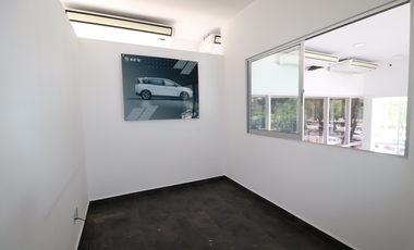 LOCAL EN RENTA PLAZA FORUM CENTER, BLVD. MARIANO ESCOBEDO