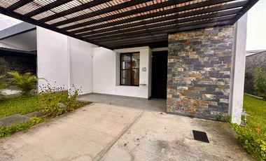 SE RENTA CASA CAMPESTRE PARA ESTRENAR - VIA EL CAIMO