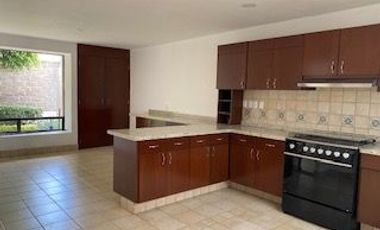CASA EN RENTA EN BOSQUES DE ANGELÓPOLIS, 3 RECÁMARAS CON BAÑO, LA MEJOR UBICACIÓN, PUEBLA