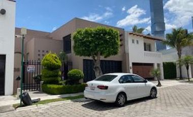 CASA EN RENTA EN BOSQUES DE ANGELÓPOLIS, 3 RECÁMARAS CON BAÑO, LA MEJOR UBICACIÓN, PUEBLA