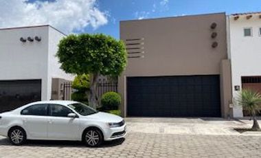 CASA EN RENTA EN BOSQUES DE ANGELÓPOLIS, 3 RECÁMARAS CON BAÑO, LA MEJOR UBICACIÓN, PUEBLA