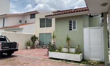 CASA EN VENTA EN SANTA CRUZ BUENAVISTA, A 2 MINUTOS DE ZAVALETA Y DE LAS ÁNIMAS,  2 RECÁMARAS CON OPCIÓN A TERCERA, PUEBLA