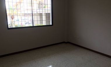 Alquilo amplio departamento Samborondon primeros kilometros planta baja