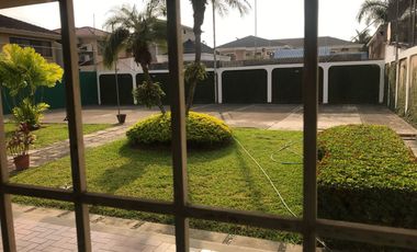 Alquilo amplio departamento Samborondon primeros kilometros planta baja