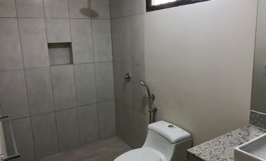 Alquilo amplio departamento Samborondon primeros kilometros planta baja