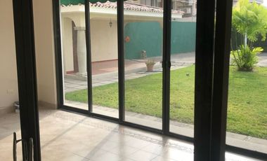 Alquilo amplio departamento Samborondon primeros kilometros planta baja
