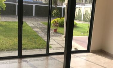 Alquilo amplio departamento Samborondon primeros kilometros planta baja