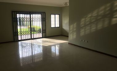 Alquilo amplio departamento Samborondon primeros kilometros planta baja