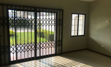 Alquilo amplio departamento Samborondon primeros kilometros planta baja