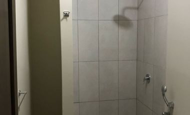 Alquilo amplio departamento Samborondon primeros kilometros planta baja