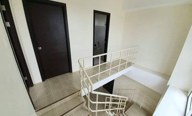For sale Condominium penthouse Bi-level Ready for occupancy RFO in Valle Verde along c5 Arcovia