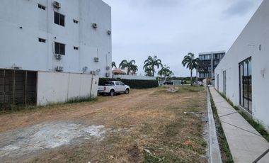 En venta terreno de oportunidad en Urbanización Mónaco, Isla Mocoli, Via a Samborondon