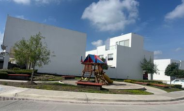 CASA CON ESTUDIO EN PLANTA BAJA EN ZAKIA